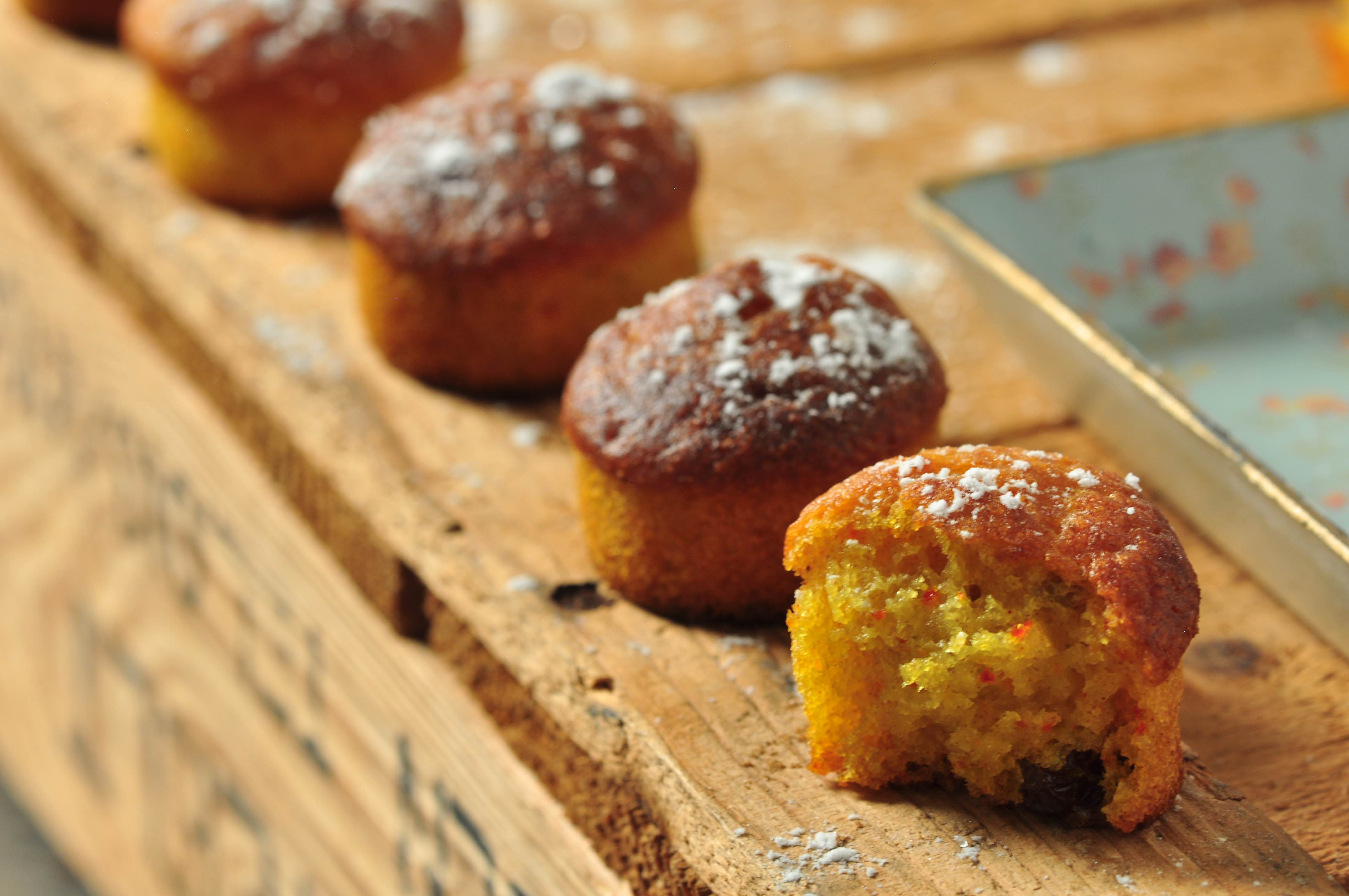 Tiny glutenfee saffron muffins